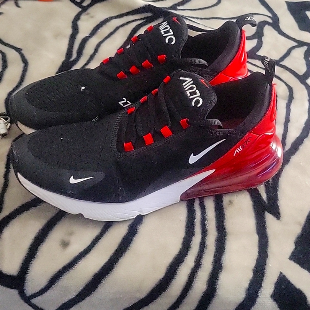 Nike Air Max 270 black red white size 12